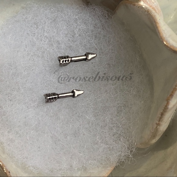 🏹🆕Silver Boho Cupid’s Arrow Stud Earrings - Picture 4 of 4